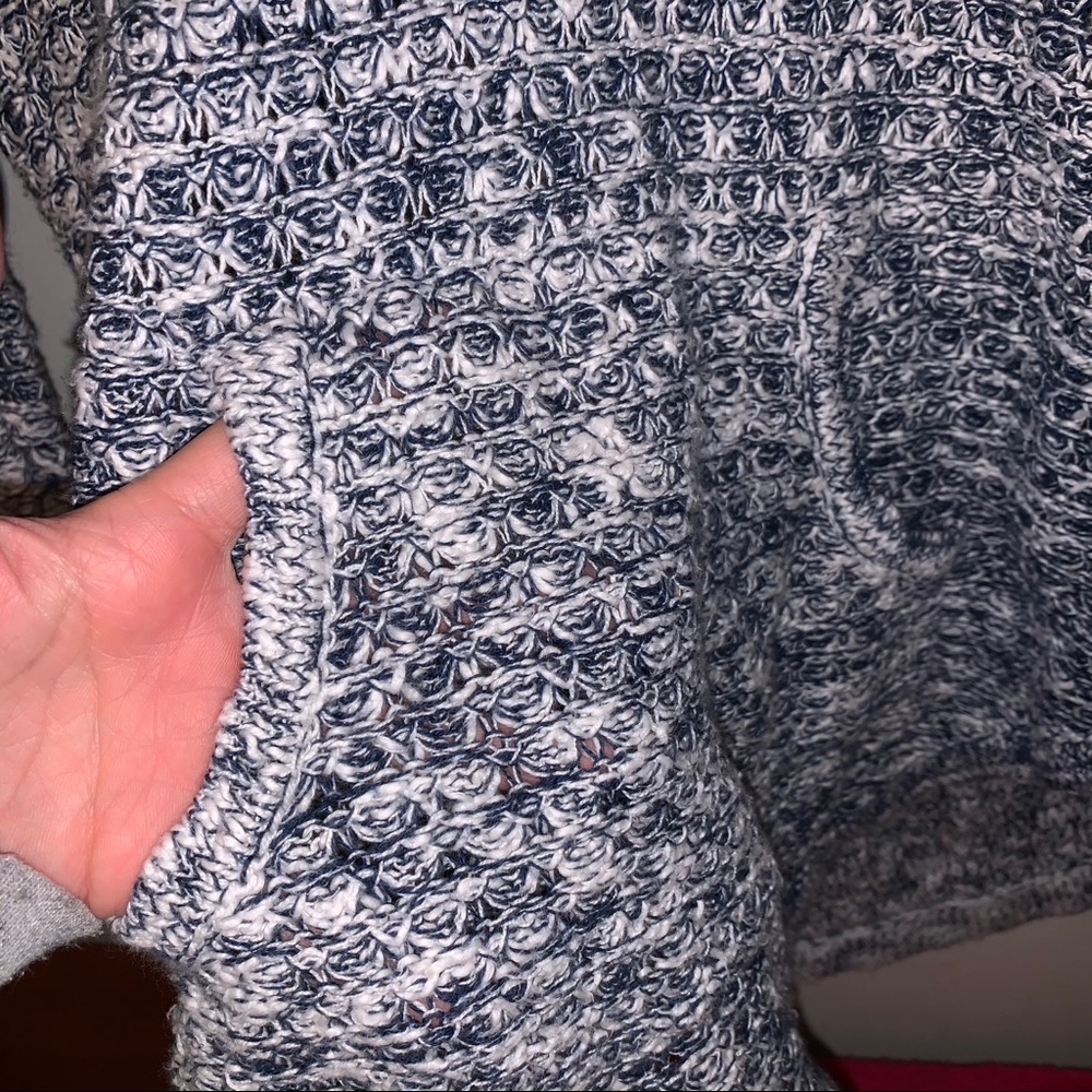 Macy’s sweater - Picture 4 of 4